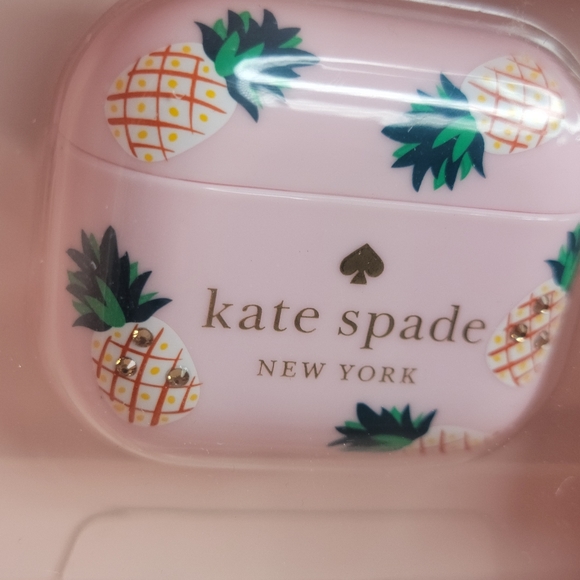 🥂Cyber Monday🥂Kate Spade Jeweled Pineapples Printed AirPods Case NIB - Picture 4 of 13